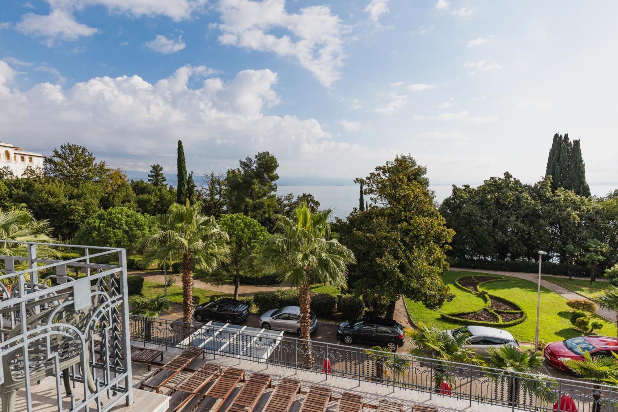 Hostel Link Lovran Εξωτερικό φωτογραφία