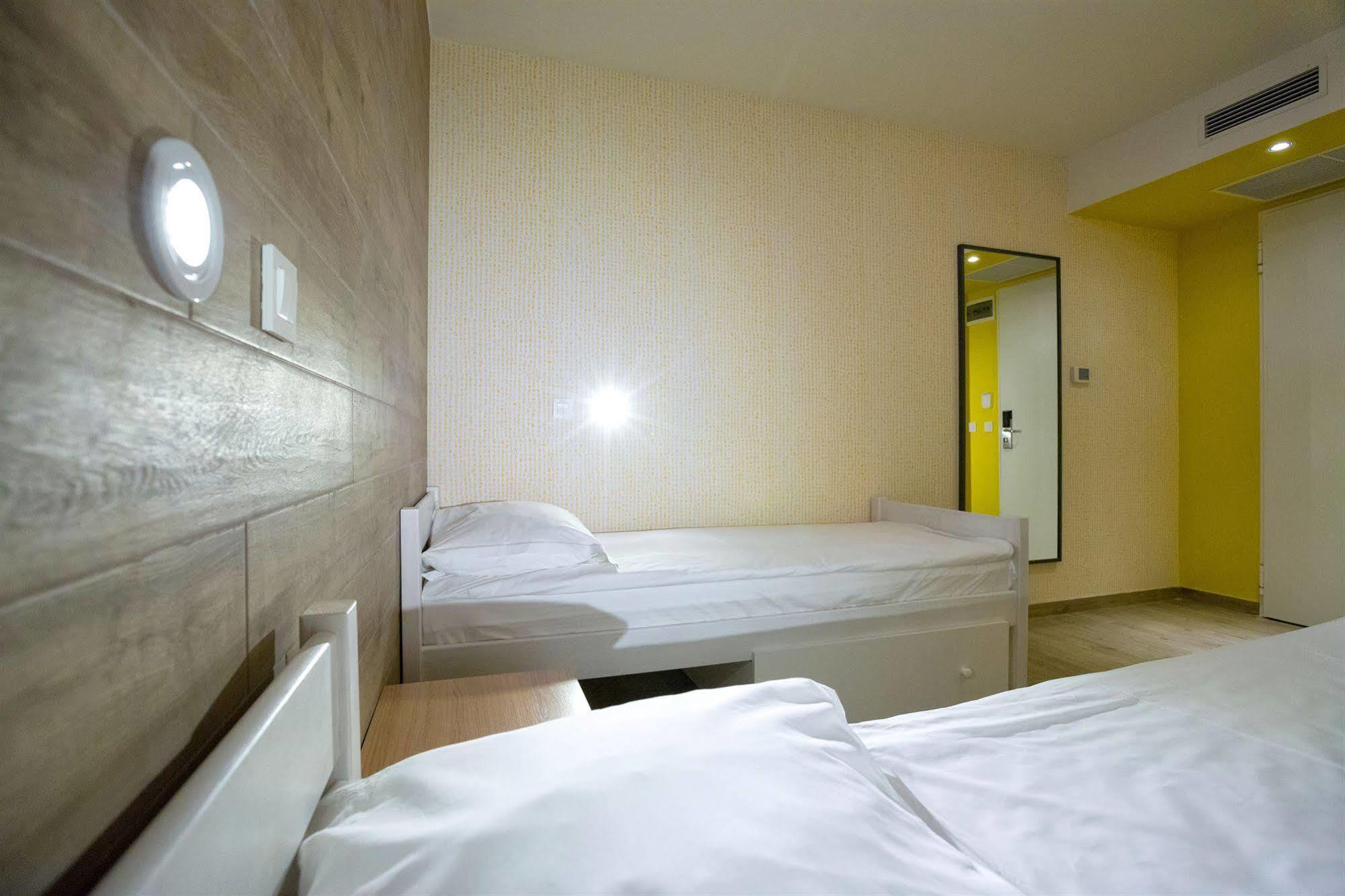 Hostel Link Lovran Εξωτερικό φωτογραφία